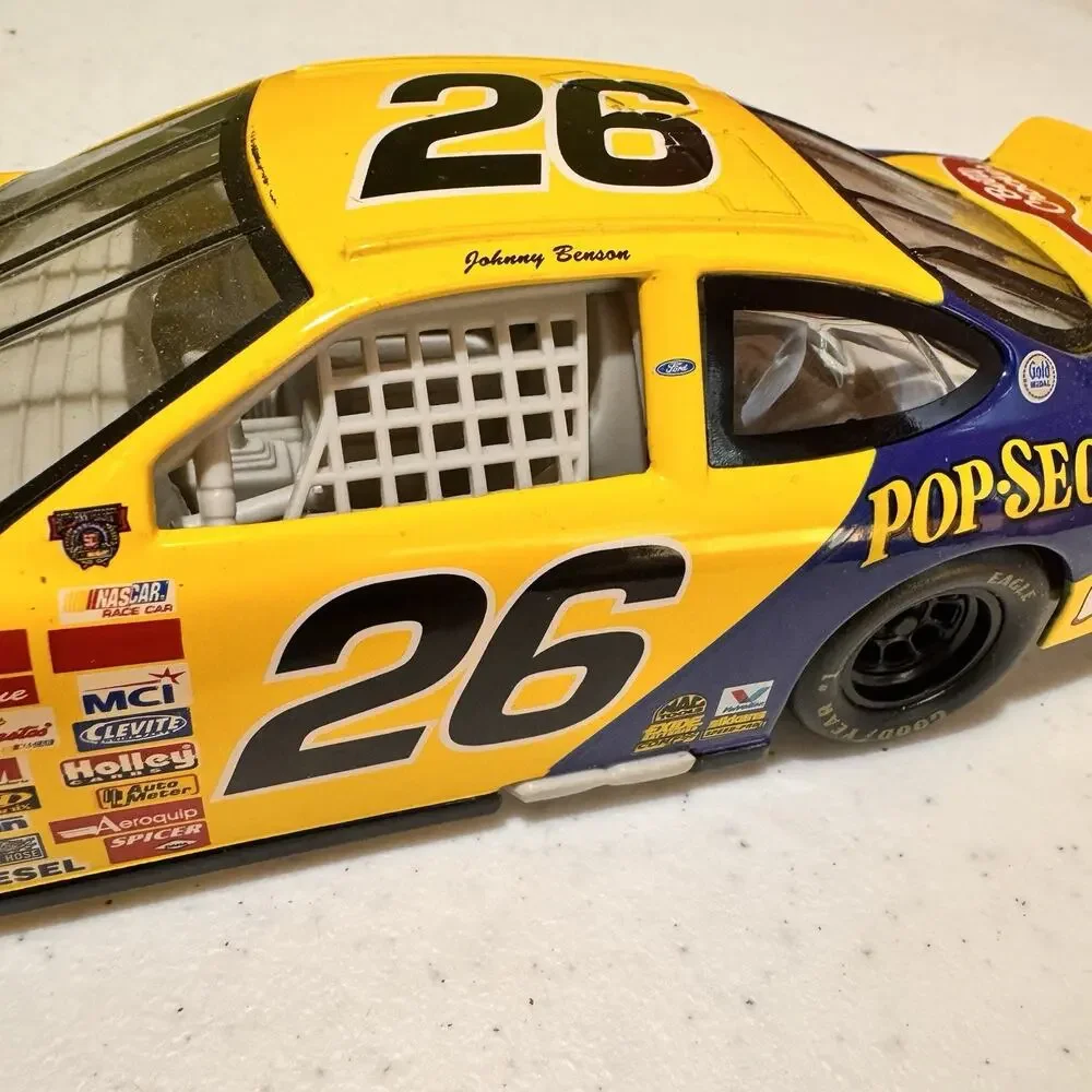 1997 Mattel Hot Wheels 1:24 Scale Nascar Cheerios #26 Johnny Benson Die Cast Car